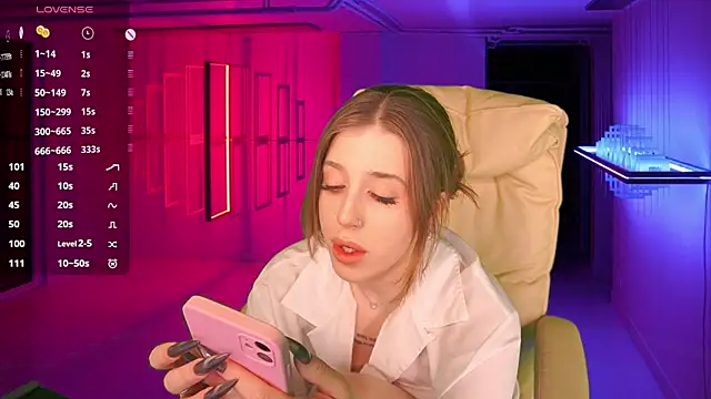 Snapshot of PenellopaRaw chatting on January 21, 4:48 pm PenellopaRaw online show from January 21, 4:48 pm