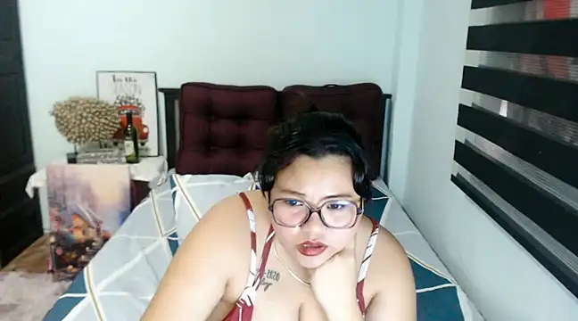 Snapshot of Asianwow22 chatting on December 6, 8:15 am Asianwow22 online show from December 6, 8:15 am