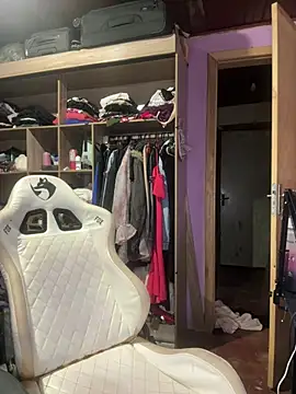 bunnydark00 online show from April 13, 4:40 am