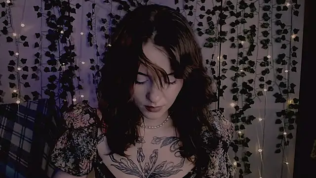 risha laas online show from November 7, 8:31 pm