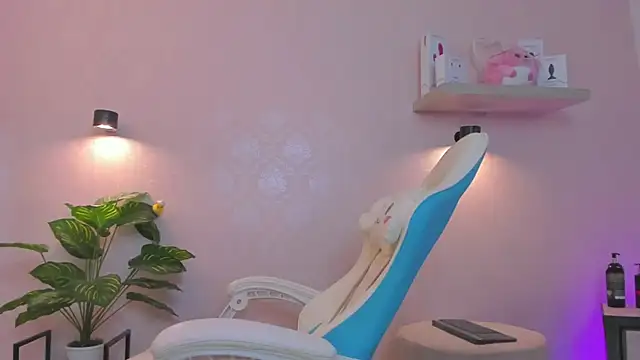 Snapshot of LITTLE-VIVI chatting on June 7, 3:21 am LITTLE-VIVI online show from June 7, 3:21 am