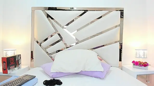 Naughty  Mom online show from March 16, 10:33 am