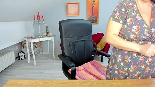 LollaGirl online show from March 4, 4:27 am