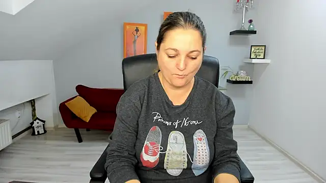 LollaGirl online show from November 25, 4:12 am