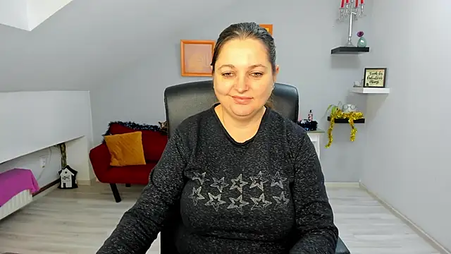 Snapshot of LollaGirl chatting on January 6, 4:27 am LollaGirl online show from January 6, 4:27 am