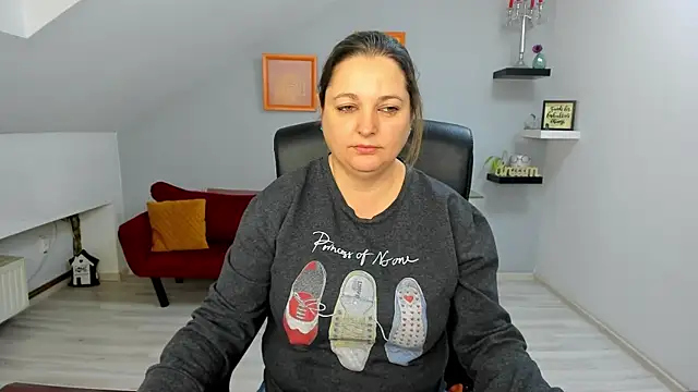 Snapshot of LollaGirl chatting on January 12, 4:18 am LollaGirl online show from January 12, 4:18 am