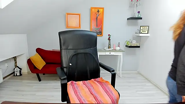 Snapshot of LollaGirl chatting on January 14, 4:18 am LollaGirl online show from January 14, 4:18 am