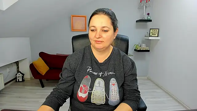 Snapshot of LollaGirl chatting on January 19, 4:27 am LollaGirl online show from January 19, 4:27 am