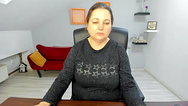 Snapshot of LollaGirl chatting on February 2, 4:11 am LollaGirl online show from February 2, 4:11 am