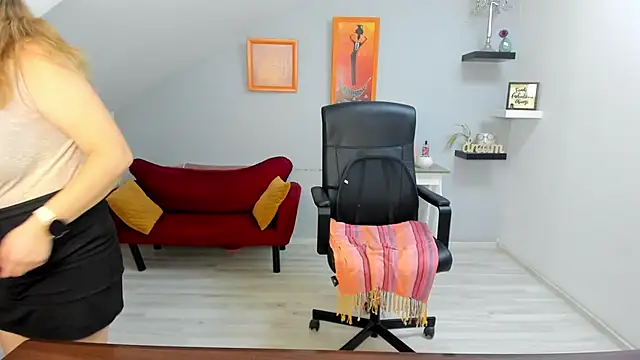 Snapshot of LollaGirl chatting on February 4, 4:18 am LollaGirl online show from February 4, 4:18 am