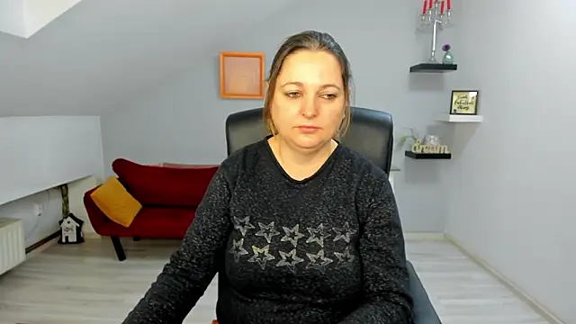 Snapshot of LollaGirl chatting on February 6, 4:06 am LollaGirl online show from February 6, 4:06 am