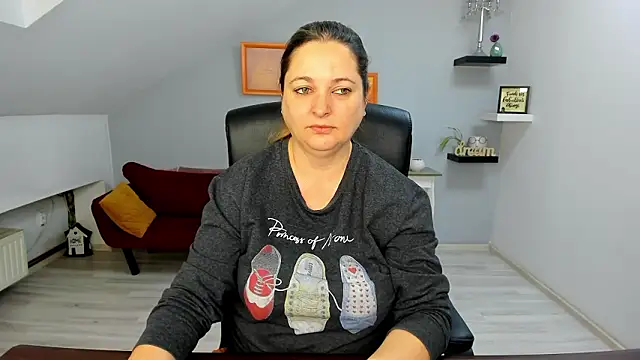 Snapshot of LollaGirl chatting on February 9, 4:05 am LollaGirl online show from February 9, 4:05 am