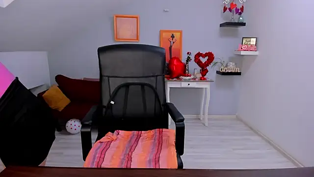 Snapshot of LollaGirl chatting on February 17, 4:20 am LollaGirl online show from February 17, 4:20 am