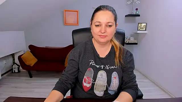 Snapshot of LollaGirl chatting on February 20, 4:20 am LollaGirl online show from February 20, 4:20 am