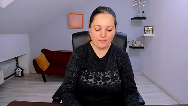 Snapshot of LollaGirl chatting on February 24, 4:21 am LollaGirl online show from February 24, 4:21 am