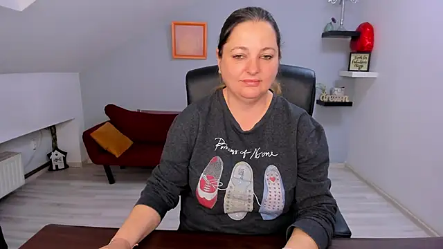 LollaGirl online show from March 16, 4:07 am