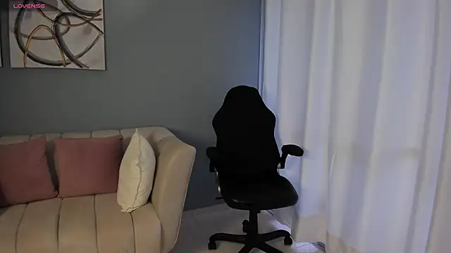 BrookeMiller online show from March 27, 11:43 am