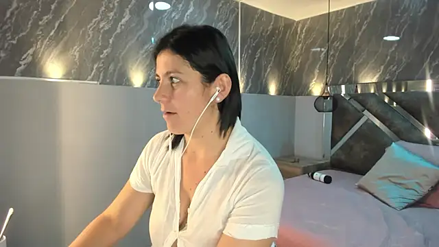 Snapshot of SarahDeyvis chatting on December 29, 5:22 pm SarahDeyvis online show from December 29, 5:22 pm