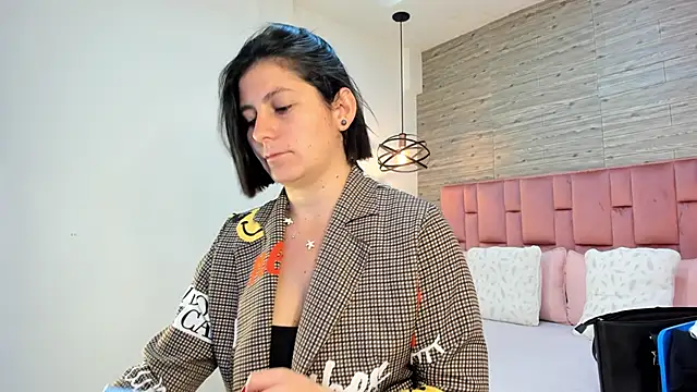 Snapshot of SarahDeyvis chatting on January 16, 1:47 pm SarahDeyvis online show from January 16, 1:47 pm