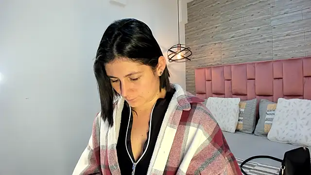 Snapshot of SarahDeyvis chatting on February 8, 1:44 pm SarahDeyvis online show from February 8, 1:44 pm