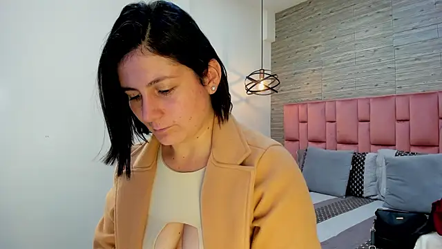 Snapshot of SarahDeyvis chatting on February 26, 2:14 pm SarahDeyvis online show from February 26, 2:14 pm