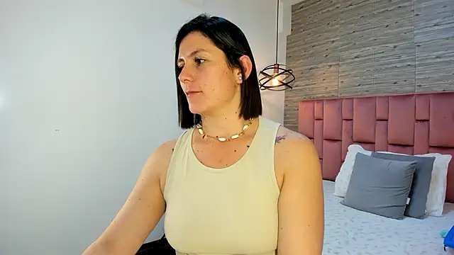 Snapshot of SarahDeyvis chatting on March 17, 11:11 pm SarahDeyvis online show from March 17, 11:11 pm