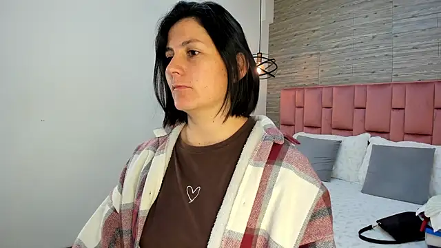 Snapshot of SarahDeyvis chatting on March 18, 1:31 pm SarahDeyvis online show from March 18, 1:31 pm