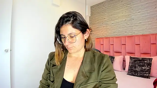 Snapshot of SarahDeyvis chatting on September 9, 2:38 pm SarahDeyvis online show from September 9, 2:38 pm