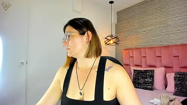 Snapshot of SarahDeyvis chatting on September 11, 4:51 pm SarahDeyvis online show from September 11, 4:51 pm