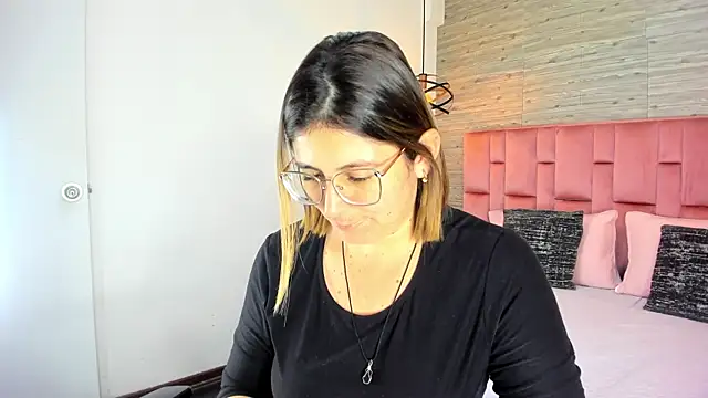 Snapshot of SarahDeyvis chatting on September 18, 6:21 pm SarahDeyvis online show from September 18, 6:21 pm