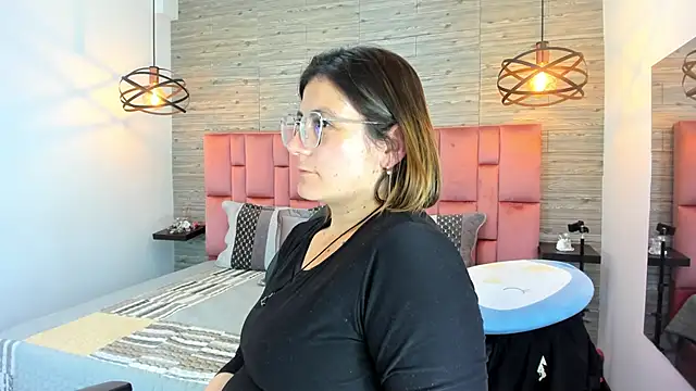 Snapshot of SarahDeyvis chatting on October 2, 7:21 pm SarahDeyvis online show from October 2, 7:21 pm