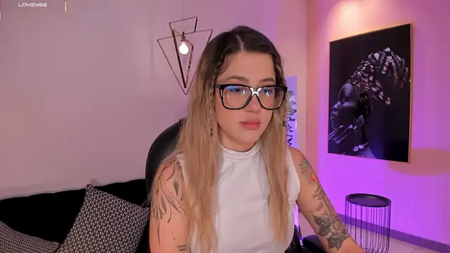 EveBensonX online show from September 18, 12:18 pm