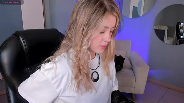 EveBensonX online show from October 16, 7:37 pm