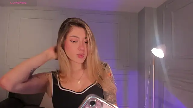 EveBensonX online show from March 9, 6:56 pm