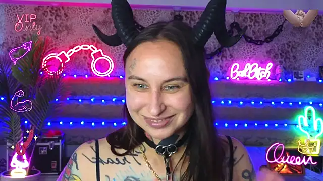 Snapshot of Cool_Freak_ chatting on June 5, 10:10 am Cool Freak online show from June 5, 10:10 am