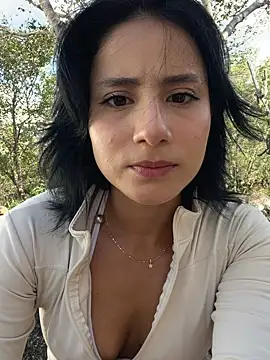 Snapshot of Ale_Lewis chatting on December 16, 8:25 pm Ale Lewis online show from December 16, 8:25 pm