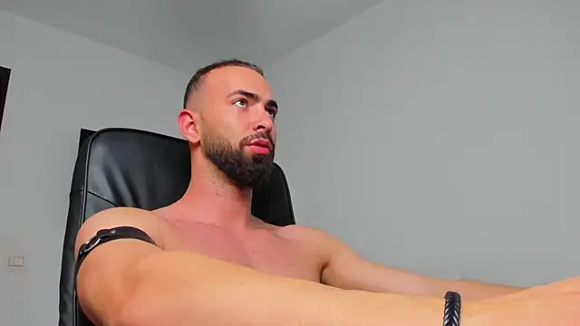 Snapshot of MichaelMasterss chatting on December 13, 9:52 pm MichaelMasterss online show from December 13, 9:52 pm