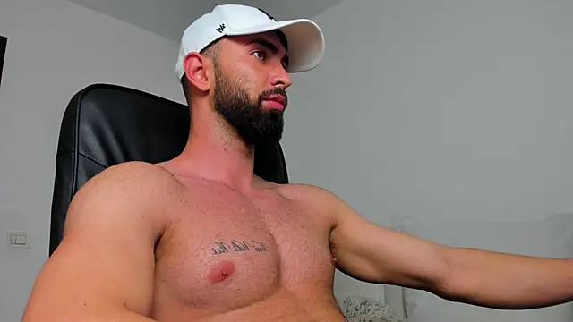 Snapshot of MichaelMasterss chatting on December 18, 11:40 pm MichaelMasterss online show from December 18, 11:40 pm