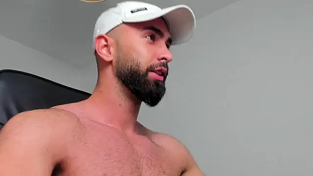 Snapshot of MichaelMasterss chatting on December 23, 2:45 am MichaelMasterss online show from December 23, 2:45 am