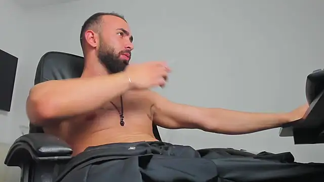 Snapshot of MichaelMasterss chatting on December 28, 9:08 pm MichaelMasterss online show from December 28, 9:08 pm