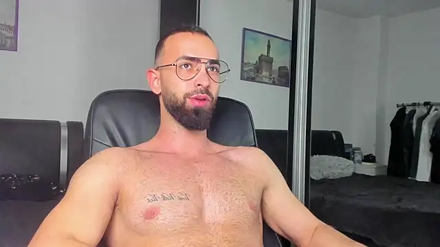 Snapshot of MichaelMasterss chatting on January 10, 9:42 pm MichaelMasterss online show from January 10, 9:42 pm