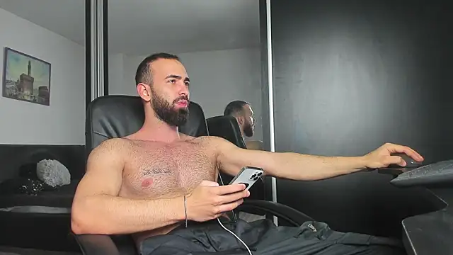 Snapshot of MichaelMasterss chatting on February 11, 2:02 pm MichaelMasterss online show from February 11, 2:02 pm