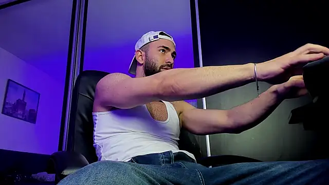 Snapshot of MichaelMasterss chatting on February 28, 2:20 pm MichaelMasterss online show from February 28, 2:20 pm