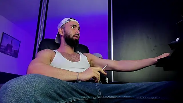 Snapshot of MichaelMasterss chatting on February 28, 10:06 pm MichaelMasterss online show from February 28, 10:06 pm