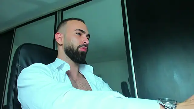 Snapshot of MichaelMasterss chatting on March 5, 1:42 am MichaelMasterss online show from March 5, 1:42 am