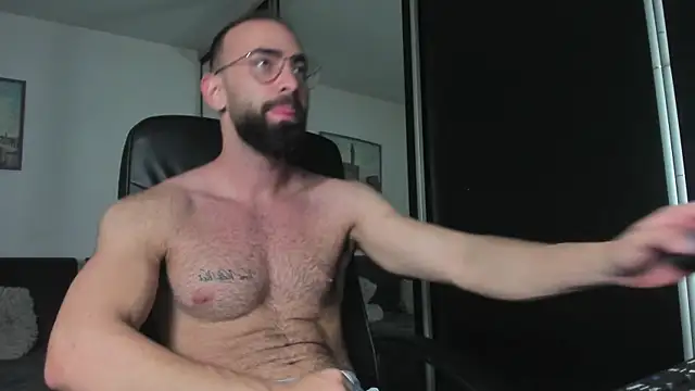 Snapshot of MichaelMasterss chatting on October 24, 8:11 am MichaelMasterss online show from October 24, 8:11 am