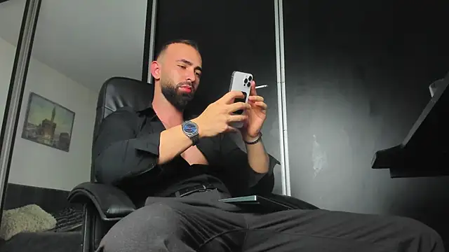 Snapshot of MichaelMasterss chatting on November 1, 8:44 pm MichaelMasterss online show from November 1, 8:44 pm