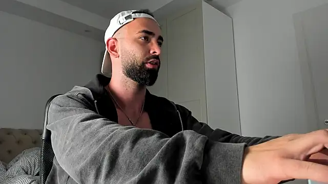 MichaelMasterss online show from April 7, 9:26 pm