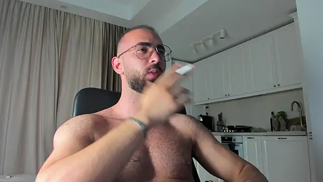 Snapshot of MichaelMasterss chatting on July 22, 7:16 pm MichaelMasterss online show from July 22, 7:16 pm