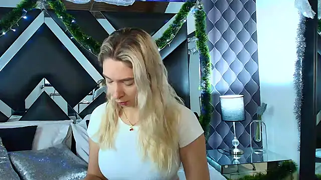 Snapshot of victoriaa_lee_ chatting on December 7, 7:21 pm victoriaa lee online show from December 7, 7:21 pm